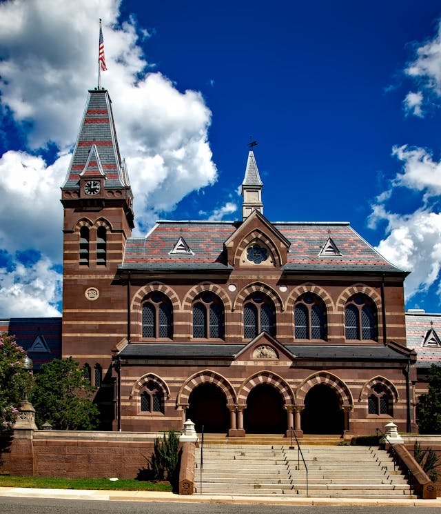 Boulder Broadway大学留学生贷款